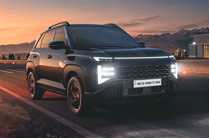 Hyundai Venue Knight Edition vs Standard Venue: Is the Black Theme Worth the Premium?- Featured Shot