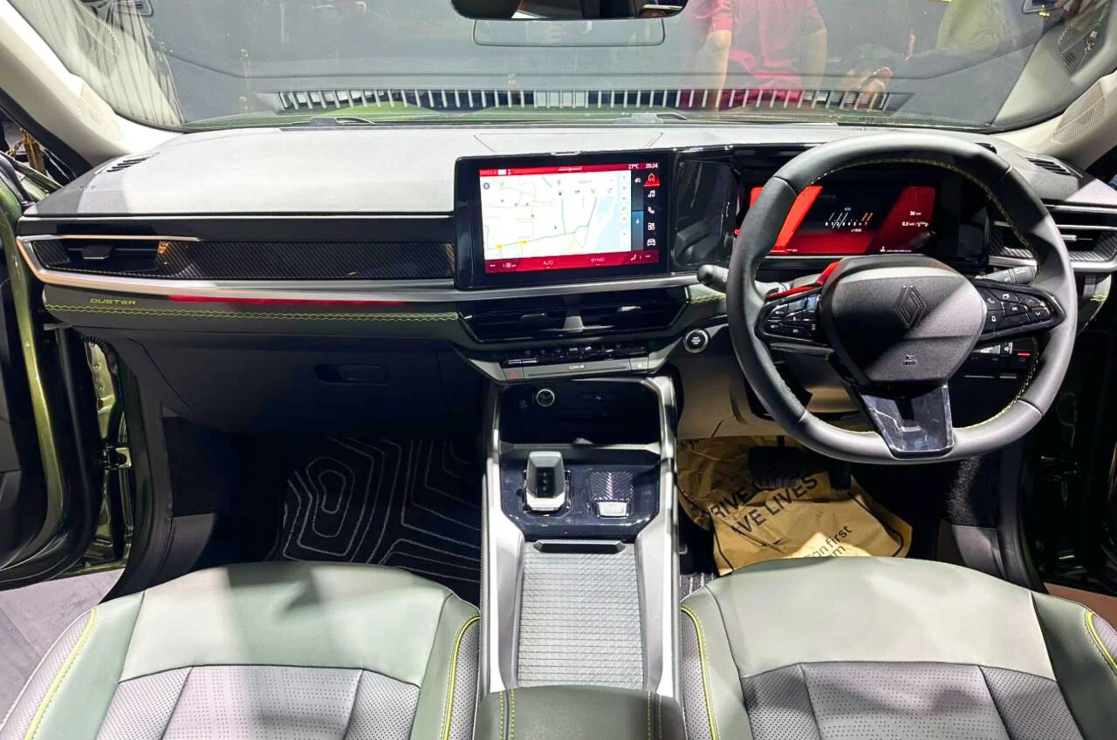 Renault Duster interior features and image on Carbae the new car buying platform