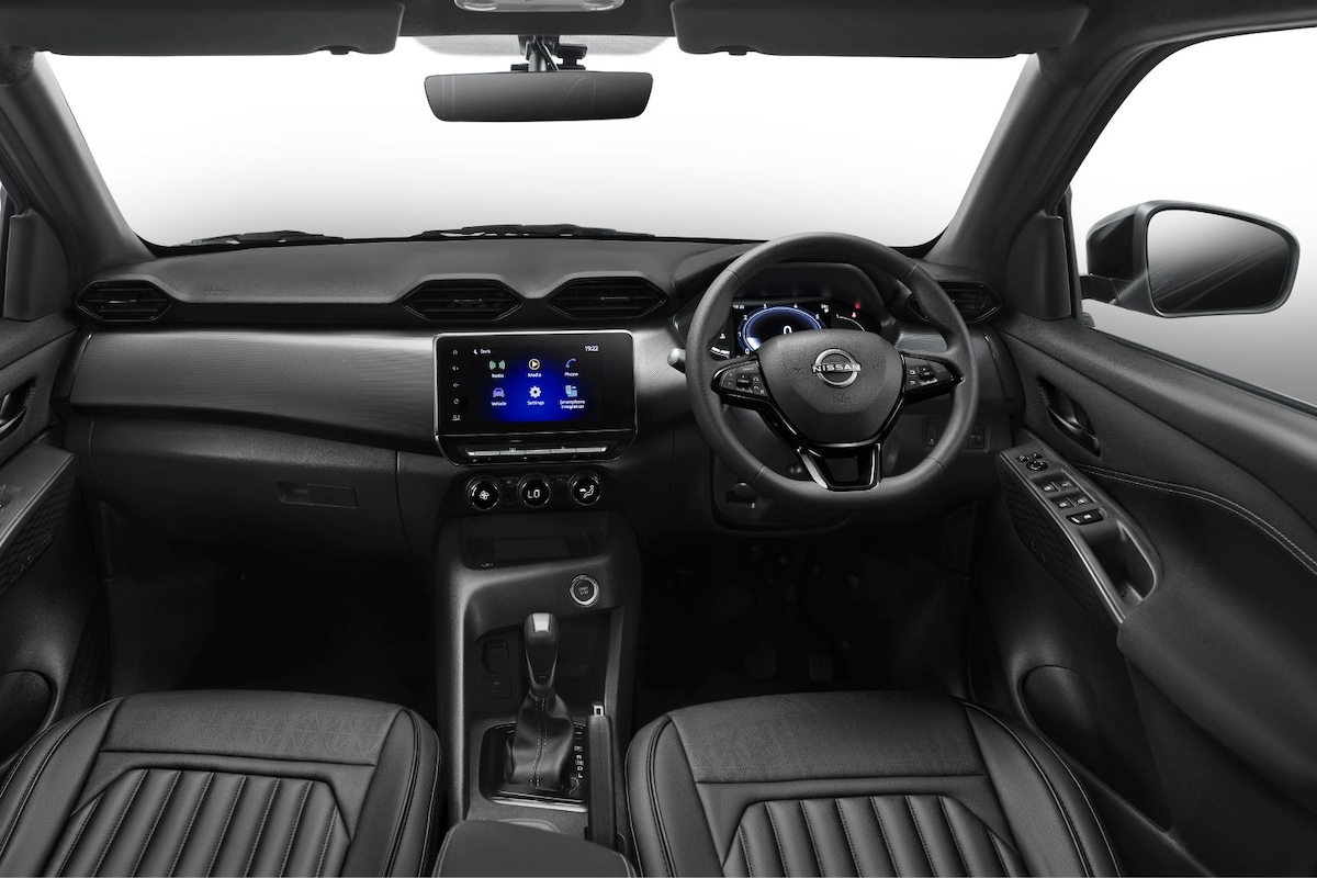 Nissan Magnite Kuro Edition 2025 launched on Carbae get nissan magnite on road price, latest offers , book nissan magnite online on carbae interior photo